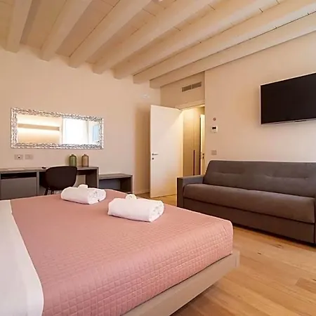 Maison Calcirelli Hotel *