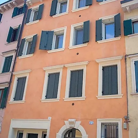 Maison Calcirelli Hotel *